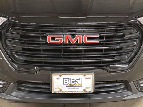 Used 2023 GMC Terrain SLE w/ Elevation Edition image 8