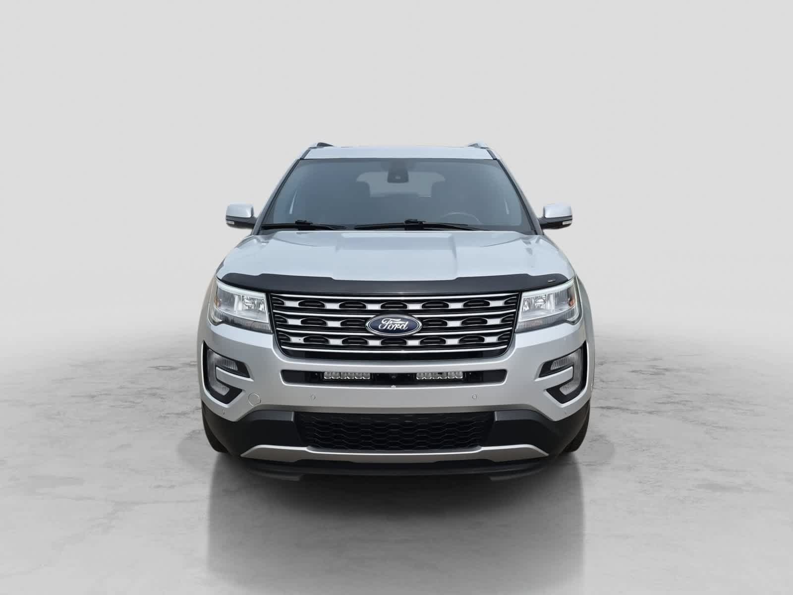 Used 2017 Ford Explorer Limited w/ Equipment Group 301A AWD/4WD image 3