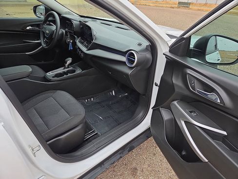 Used 2024 Chevrolet Trax LS image 13