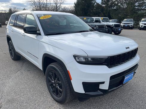 New 2025 Jeep Grand Cherokee L Altitude image 3