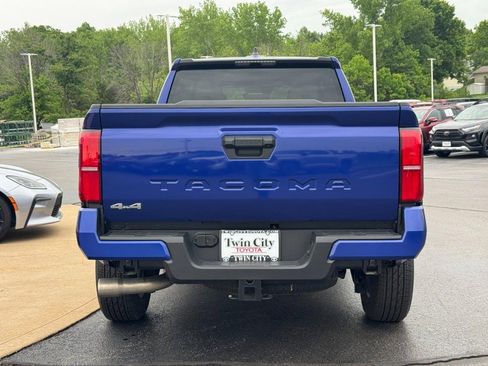 Certified 2025 Toyota Tacoma SR5 AWD/4WD image 5