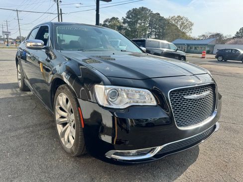 Used 2019 Chrysler 300 Limited image 4