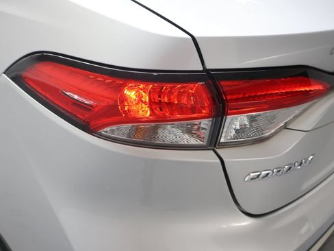 Used 2022 Toyota Corolla LE FWD image 29