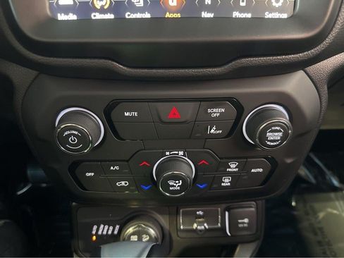 Used 2023 Jeep Renegade Trailhawk w/ Trailhawk Elite Group AWD/4WD image 27