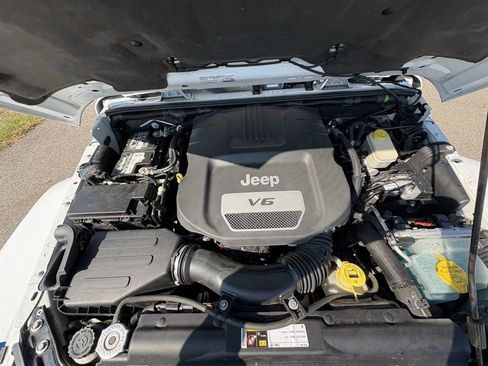 Used 2015 Jeep Wrangler Unlimited Sahara w/ Connectivity Group image 16