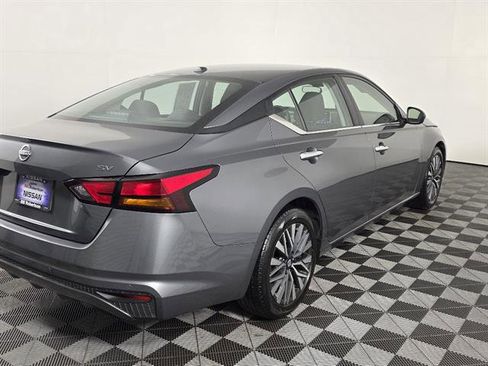 Used 2024 Nissan Altima 2.5 SV FWD image 4