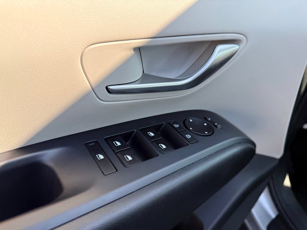 New 2025 Hyundai Tucson SE FWD image 30