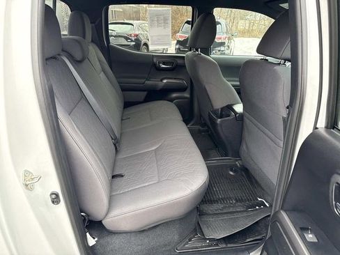 Used 2019 Toyota Tacoma TRD Off-Road w/ Technology Package image 11