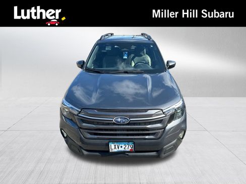 Used 2025 Subaru Forester Premium image 1