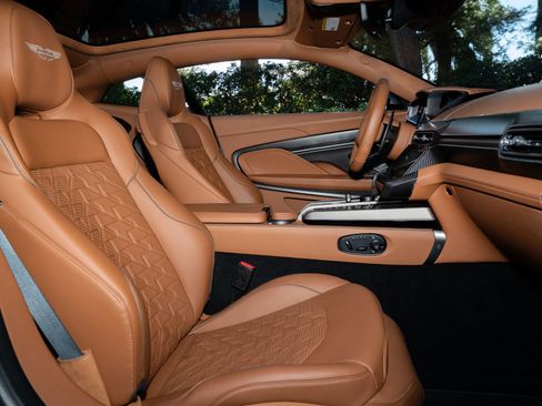 Used 2025 Aston Martin Vanquish image 21