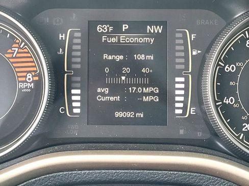 Used 2018 Jeep Cherokee Latitude w/ Altitude Package FWD image 19