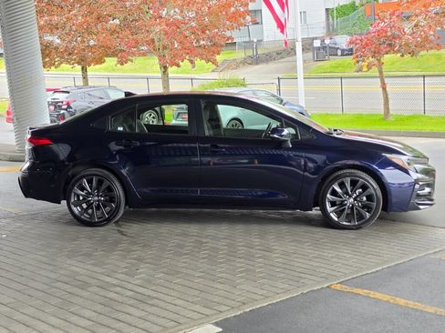 Used 2024 Toyota Corolla SE w/ SE Package FWD image 4