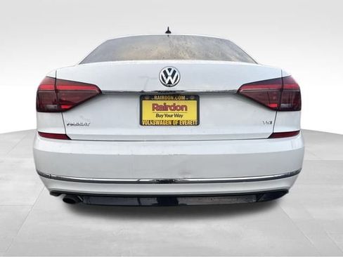 Used 2017 Volkswagen Passat 1.8T R-Line w/ R-Line Lighting Package image 7