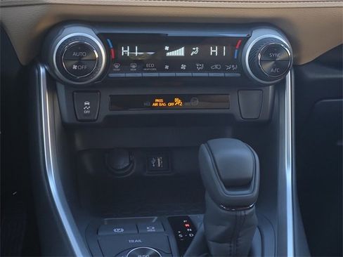 Certified 2025 Toyota RAV4 LE image 21