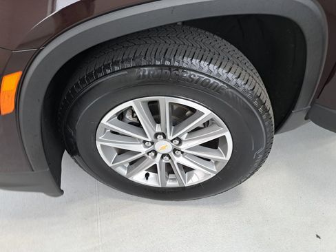 Used 2023 Chevrolet Traverse LT image 28