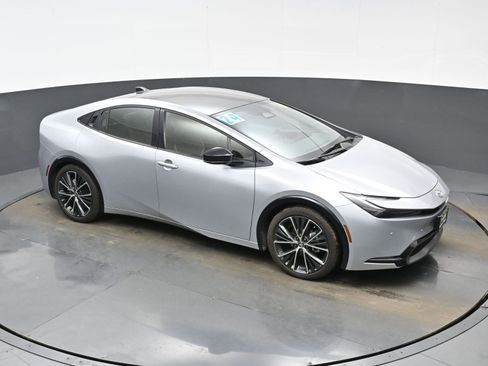 Used 2024 Toyota Prius XLE image 40