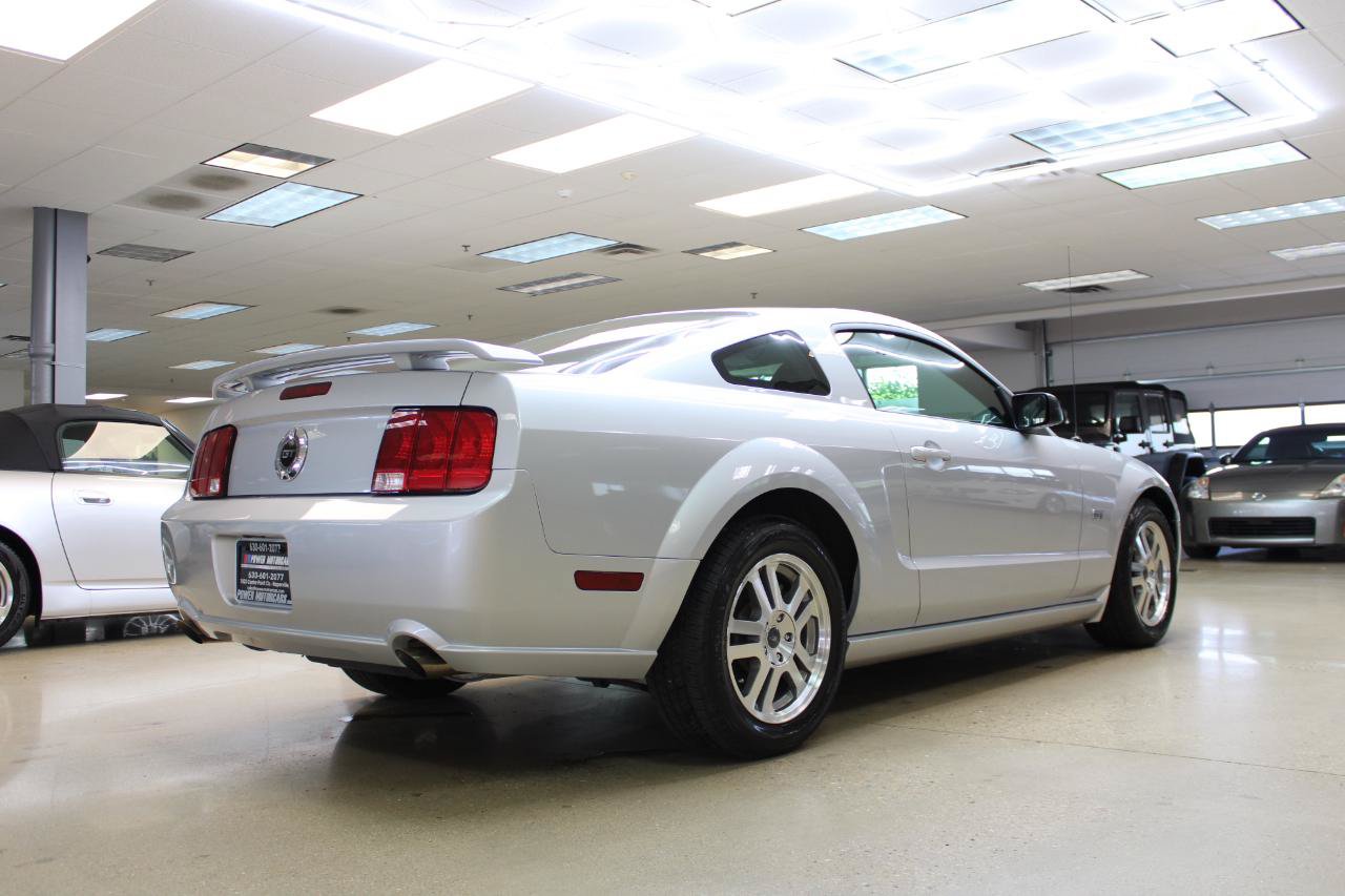 Used 2005 Ford Mustang GT RWD image 4