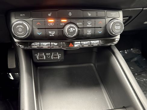 Used 2025 Dodge Durango GT AWD/4WD image 17