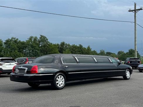 Used 2008 Lincoln Town Car Executive RWD image 11