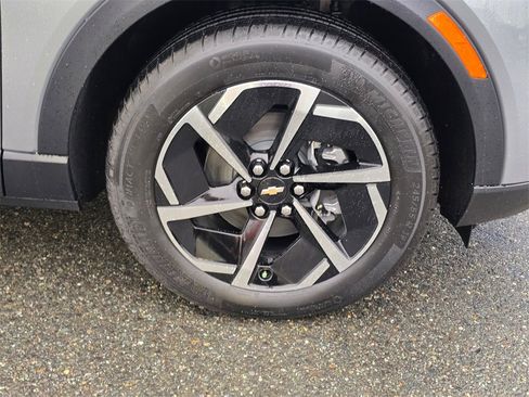 New 2026 Chevrolet Equinox EV LT image 9