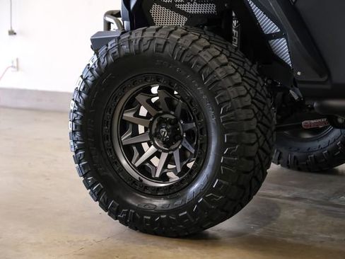 Used 2025 Jeep Gladiator Sport image 73