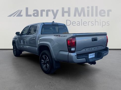 Used 2019 Toyota Tacoma TRD Sport w/ Technology Package image 3