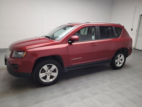 Used 2017 Jeep Compass Latitude AWD/4WD image 2