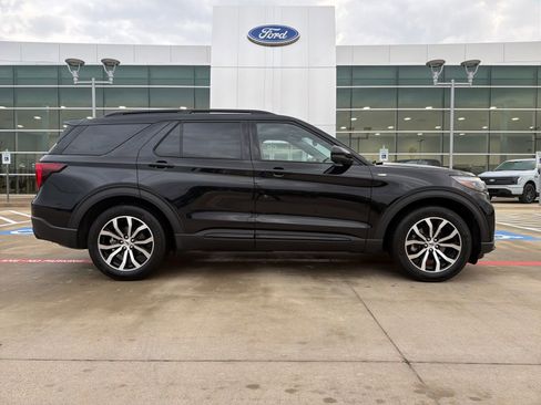 Certified 2025 Ford Explorer ST-Line image 6