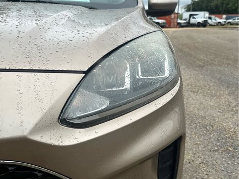 Used 2021 Ford Escape SE image 9