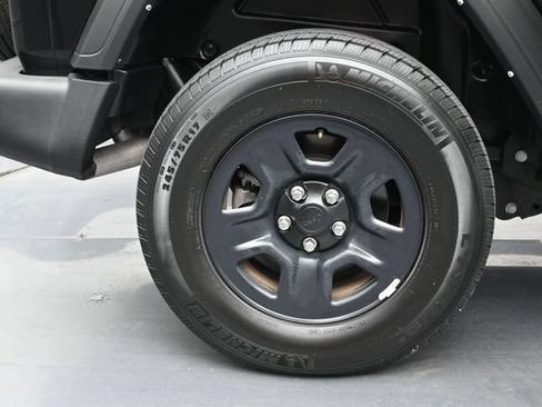 Used 2022 Jeep Wrangler Unlimited Sport AWD/4WD image 36