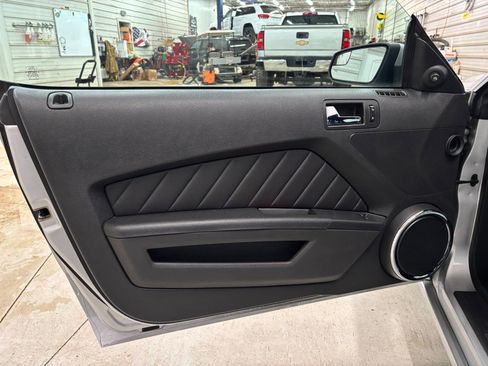 Used 2014 Ford Mustang GT Premium w/ Comfort Package RWD image 12