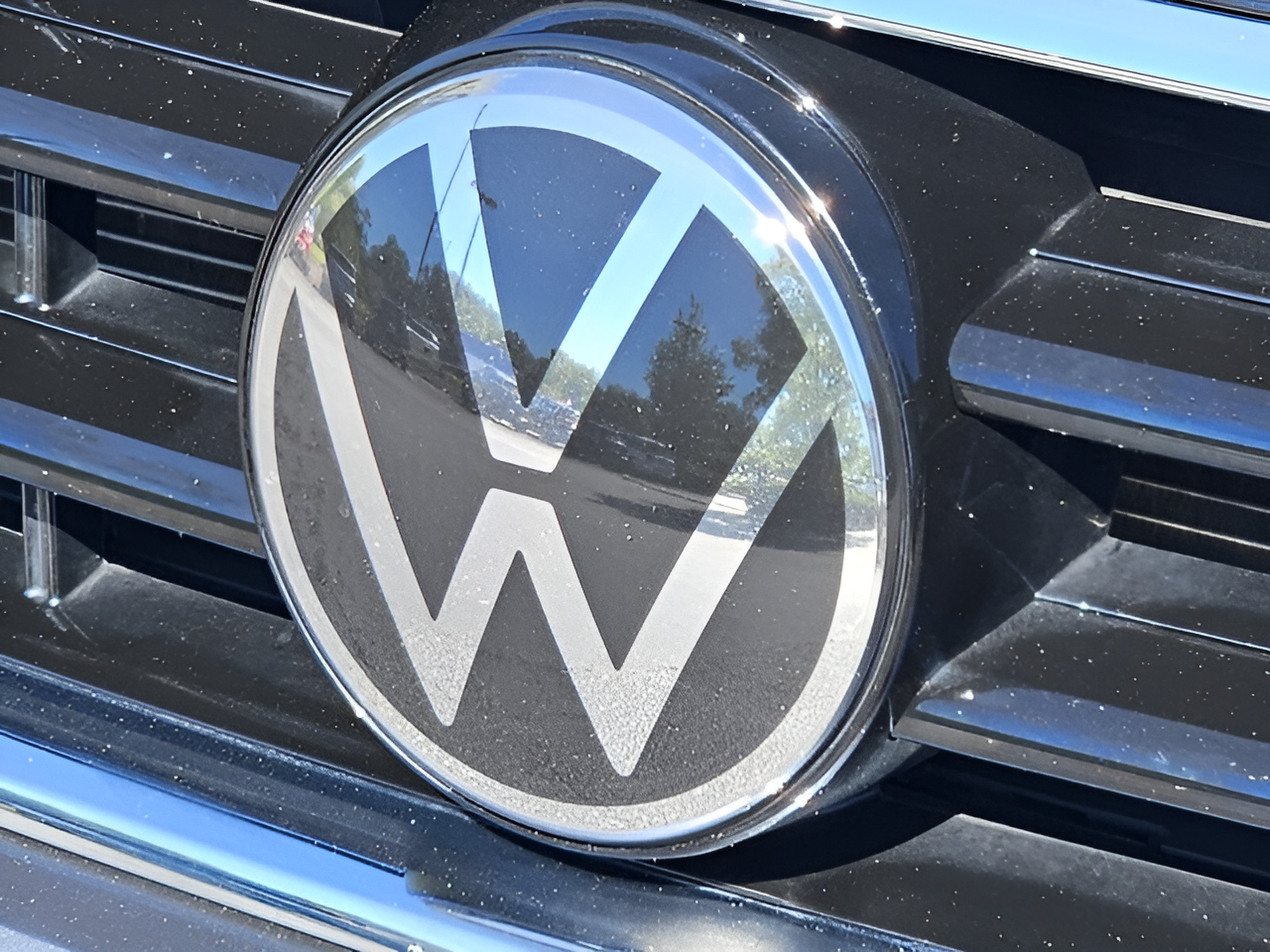 Used 2023 Volkswagen Tiguan SE R-Line FWD image 35