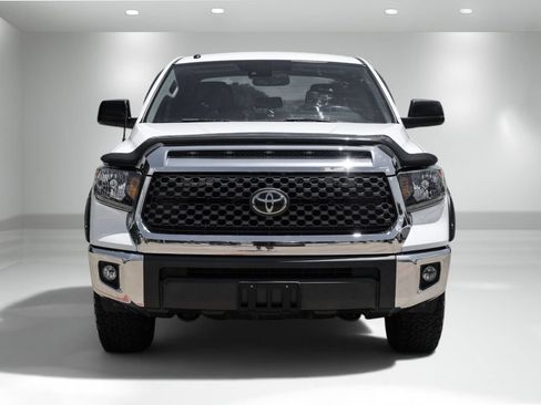 Used 2018 Toyota Tundra SR5 w/ SR5 Upgrade Package AWD/4WD image 4