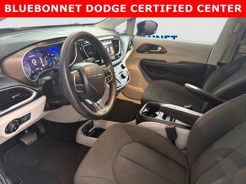 Used 2019 Chrysler Pacifica Touring Plus w/ Advanced Safetytec Group FWD image 21