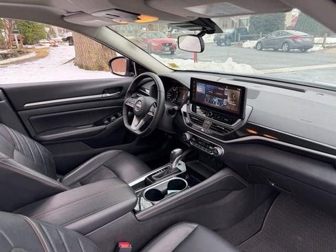 Used 2025 Nissan Altima 2.5 SR w/ SR Premium Package image 10