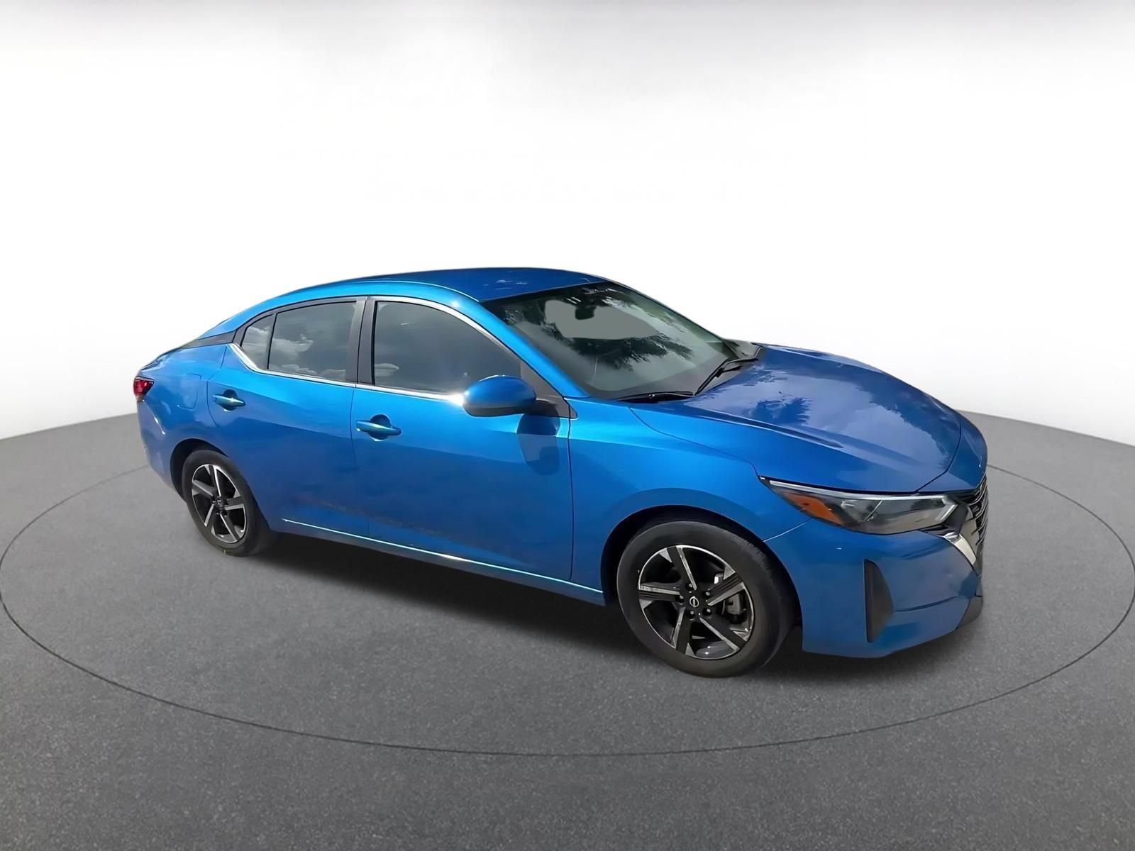 Used 2025 Nissan Sentra SV FWD image 2