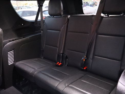 Used 2023 Chevrolet Suburban Z71 image 24