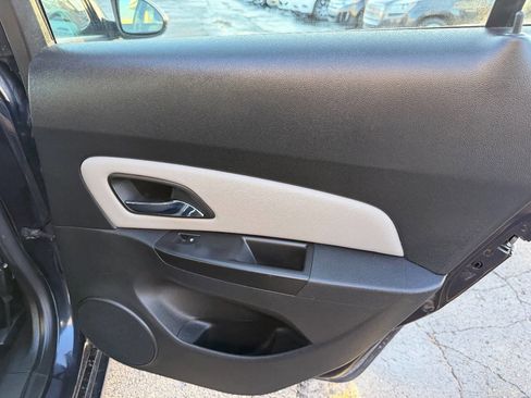 Used 2014 Chevrolet Cruze LS image 15