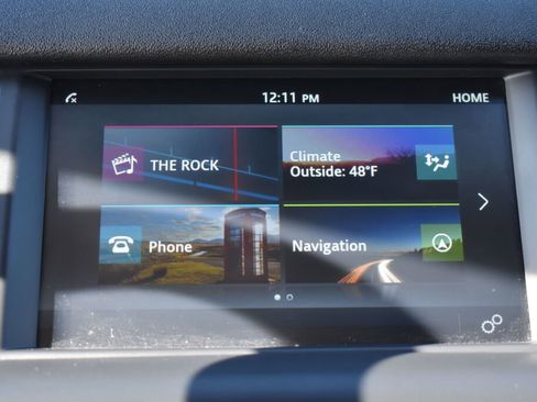 Used 2018 Land Rover Discovery Sport SE image 21