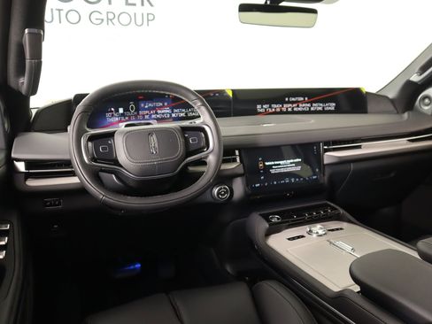 New 2026 Lincoln Navigator Reserve image 2