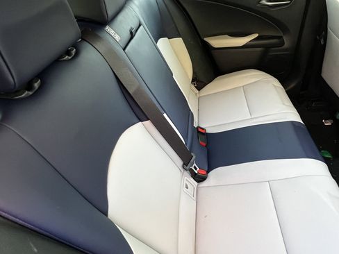 Used 2019 Lexus UX 250h w/ Premium Package image 39