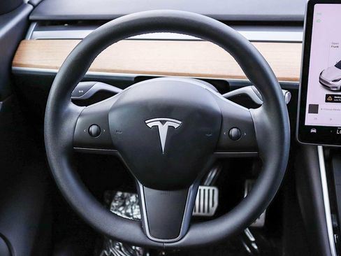 Used 2020 Tesla Model Y Long Range image 15