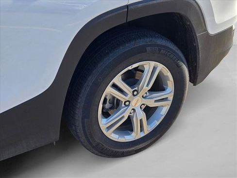 Used 2024 GMC Terrain SLE image 20