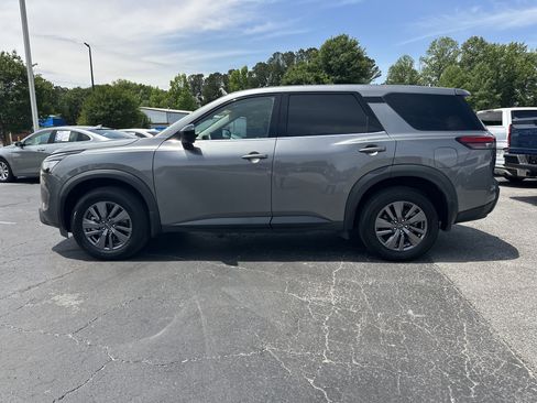 Used 2024 Nissan Pathfinder S FWD image 5
