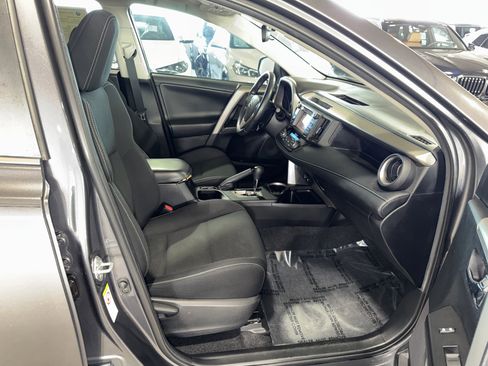 Used 2018 Toyota RAV4 XLE image 9
