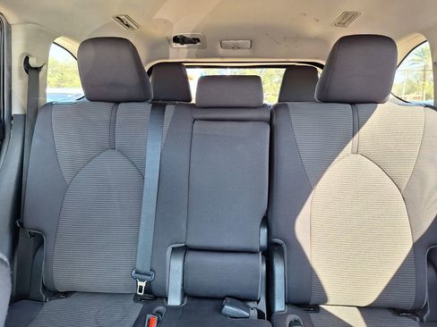 Used 2021 Toyota Highlander LE image 24