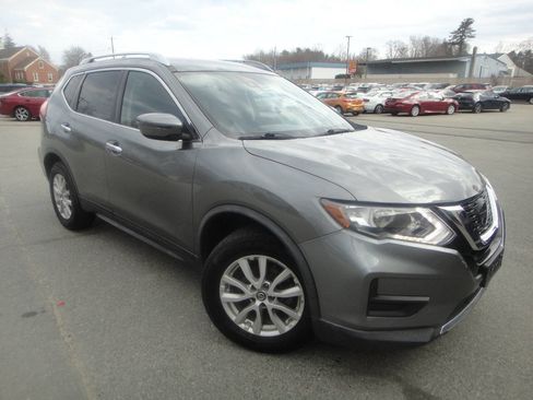 Used 2020 Nissan Rogue SV image 3
