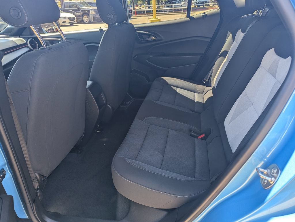 Used 2025 Chevrolet Trax RS FWD image 18