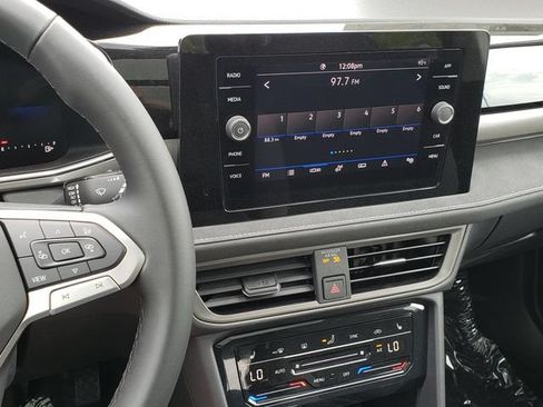 New 2026 Volkswagen Taos SE FWD image 11
