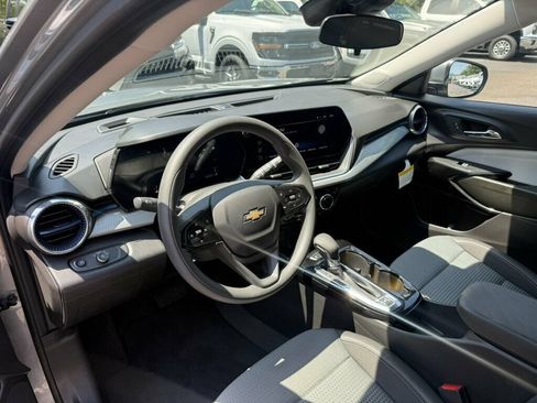 Used 2026 Chevrolet Trax LT FWD image 3